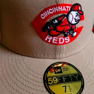 Cincinnati Reds fitted size 7 1/2 New Era 59fifty Brand new